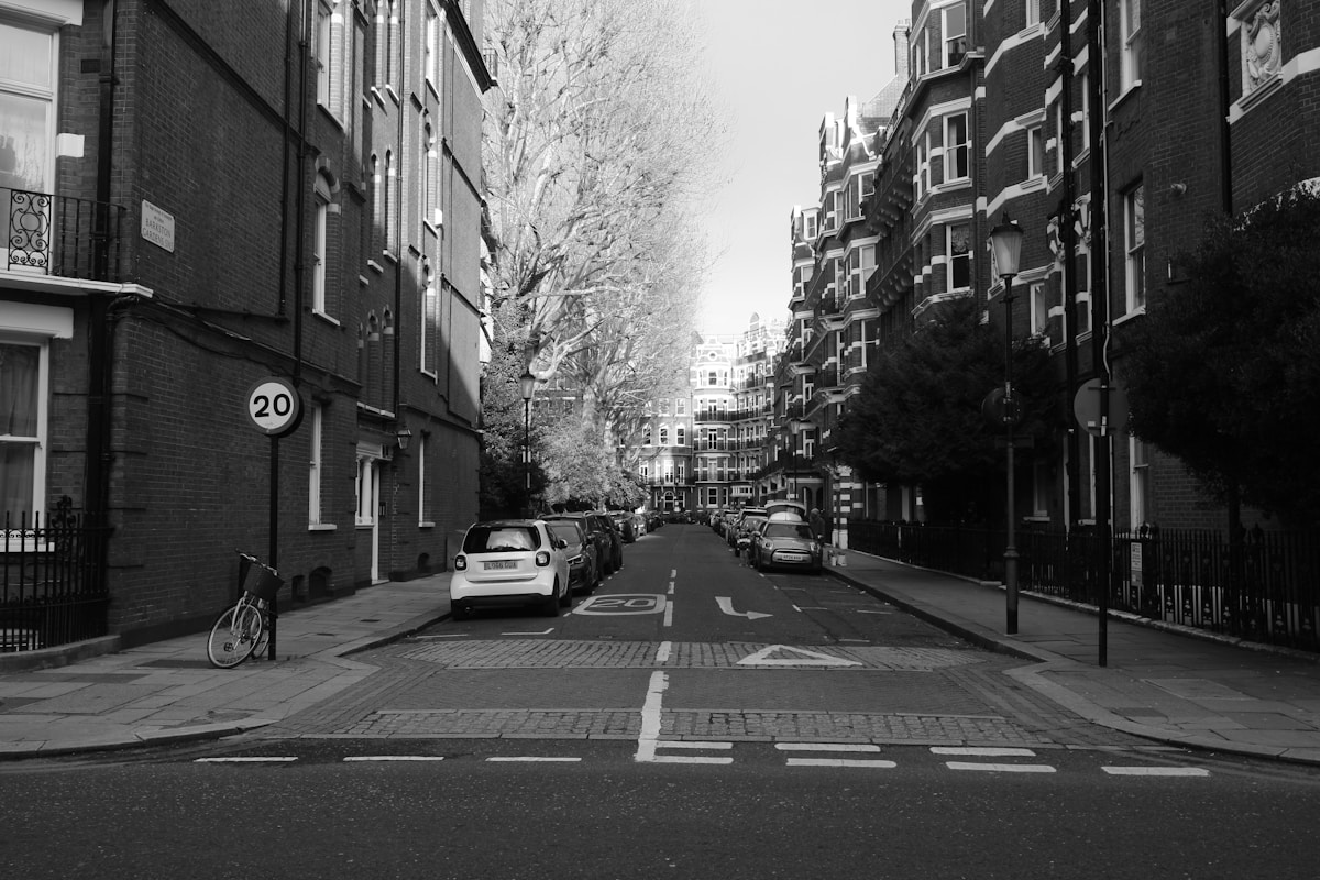 Celebrating London's Hidden Craftspeople: A Photo Series Honors the Makers of the Old Kent Road