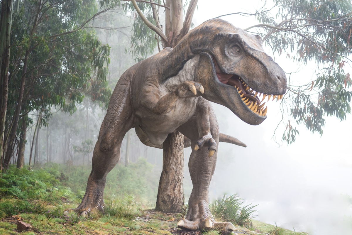 Ancient Dinosaur Discovery Reveals Surprising Hunting Strategy That Echoes Modern Nature