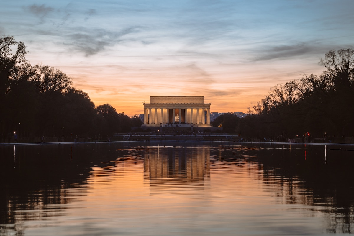 A Natural Cure for the Lincoln Memorial Reflecting Pool’s Algae Troubles