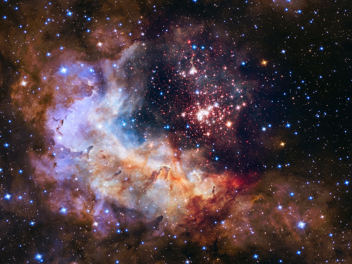 Hubble captures a glowing cosmic nursery of 2,500 growing stars