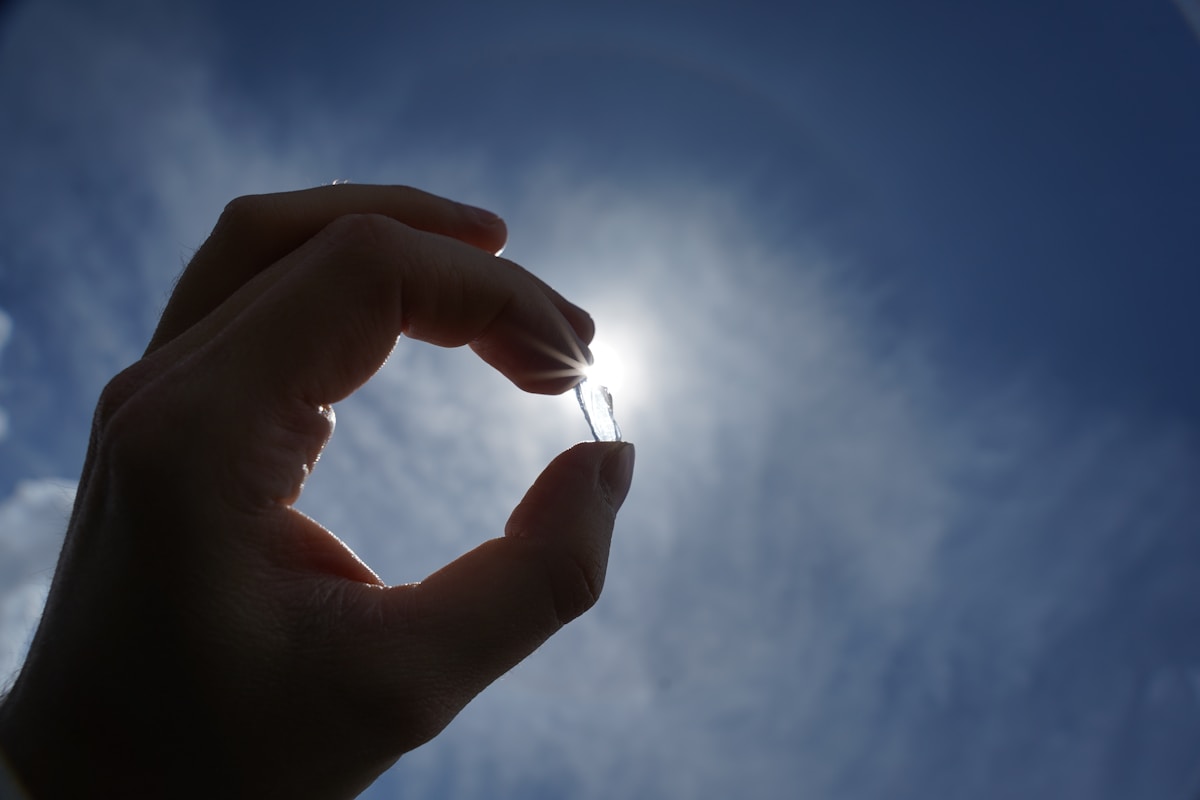 Scratched Contact Lenses Can Now Repair Themselves Using Just an Hour of Sunlight