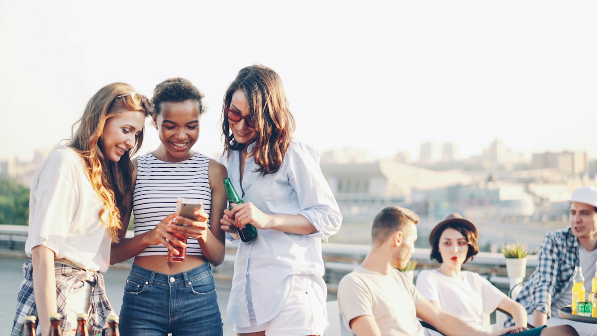 The Science of Socializing: New Poll Reveals the Exact Formula for the Perfect Friend Hangout
