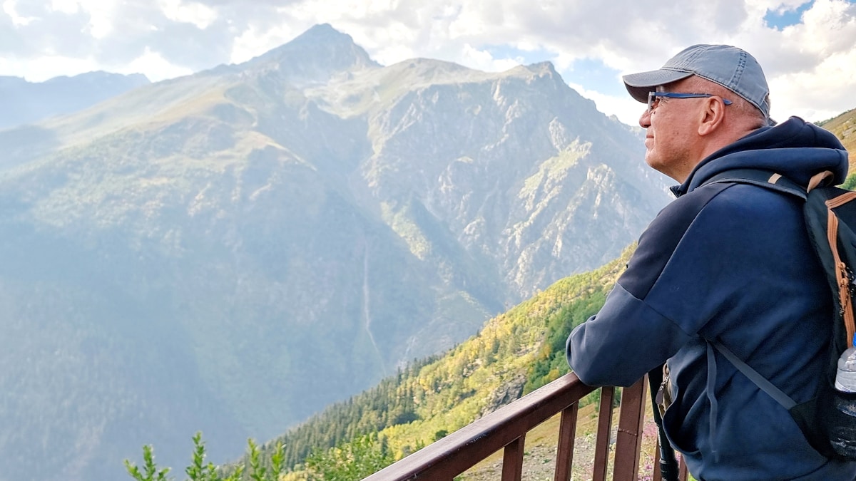 Bridging the Distance: How One Man's Mountain Journeys Reconnect Elderly Parents with Family Abroad