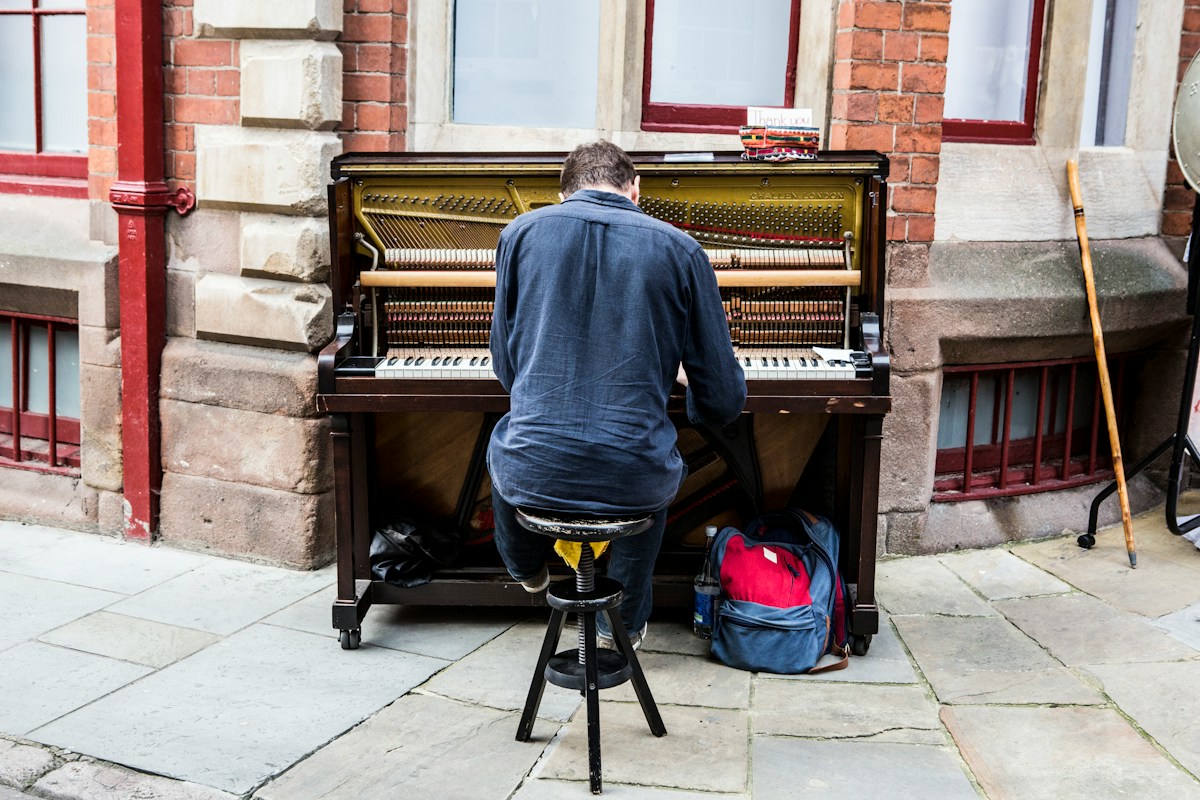 From Seeking Shelter to Raising Thousands: How a Viral Piano Performance Transformed a Man's Life