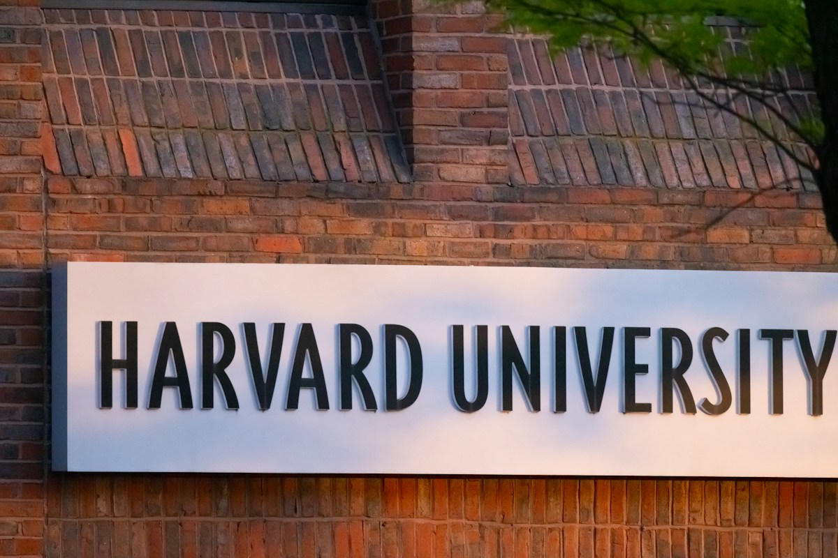 Harvard Students Invent Low-Cost Headset to Screen Young Athletes for Concussions in Minutes