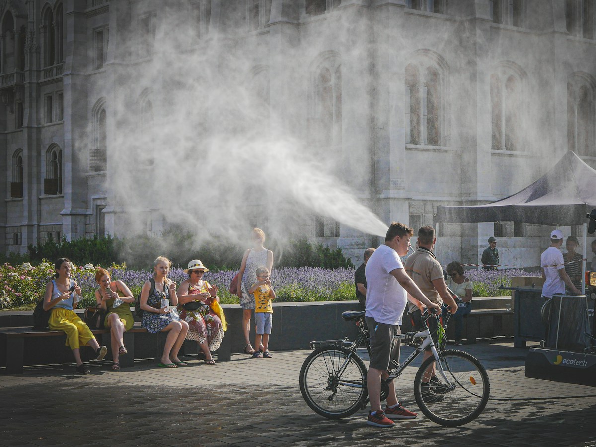 Smart Rooftop Sprinklers Offer a Cool, Rain-Powered Solution to Rising Urban Heat