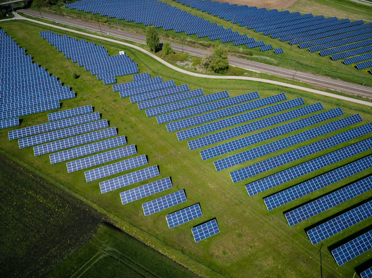 Bright Spark for Clean Energy: New Material Offers Cheaper Way to Produce Hydrogen Fuel Using Sunlight