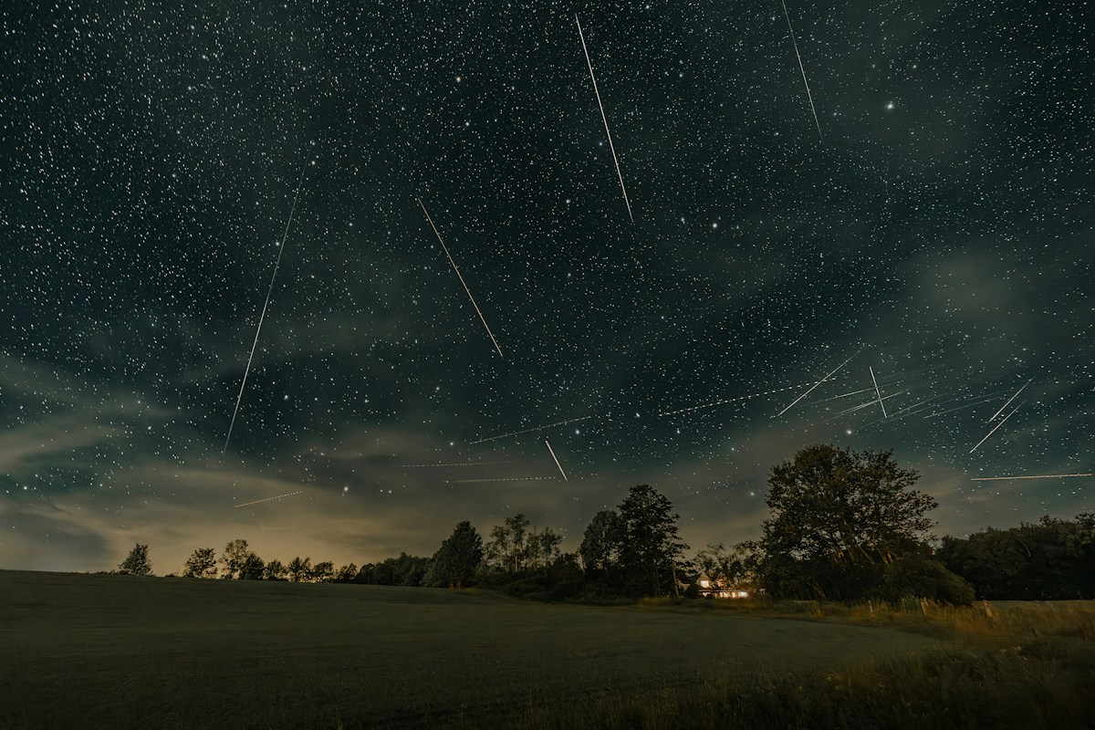 Stargazers Rejoice: October Skies to Feature Seven Spectacular Meteor Showers