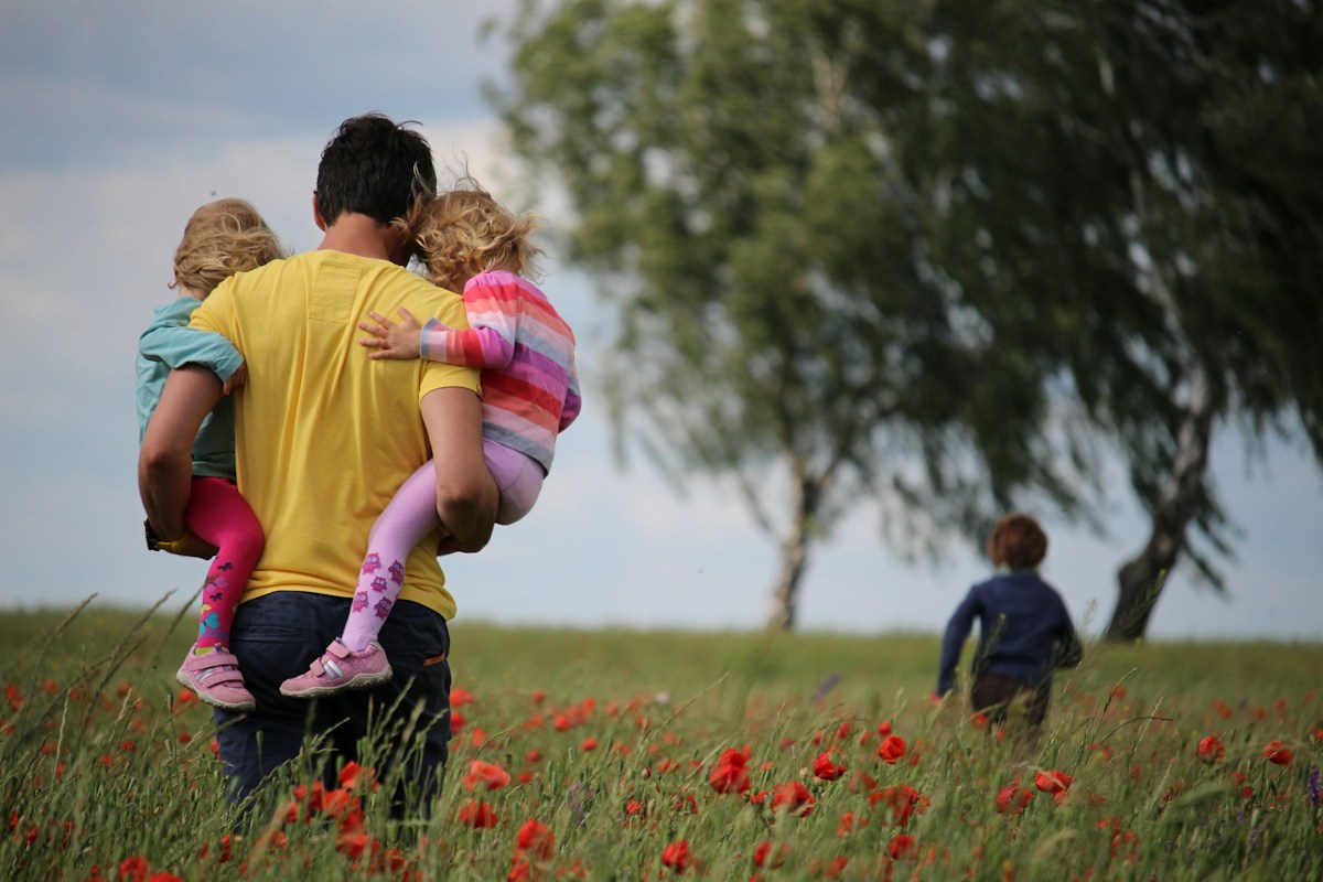 Father Surprises His Children After Regaining Ability to Walk Following Brain Injury