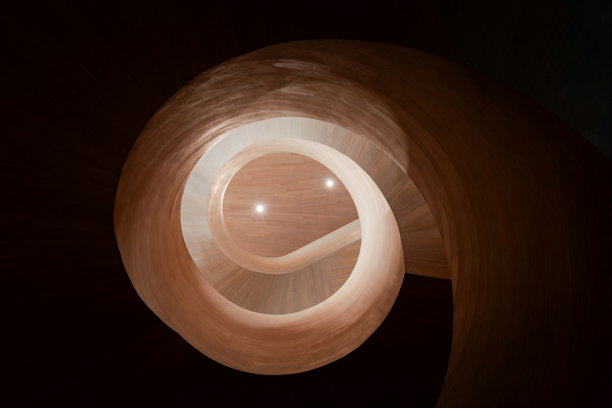 Scientists Reveal Light Can Naturally Spin and Twist Through Empty Space