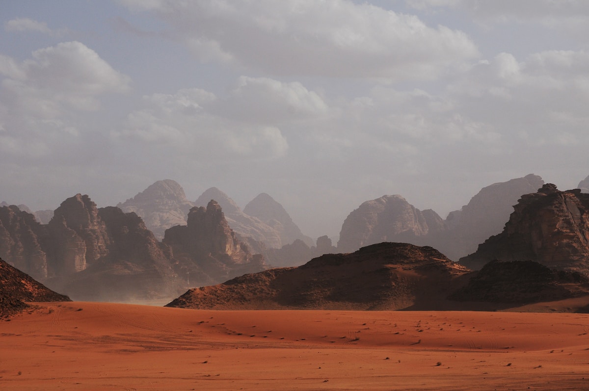 Giant Valley on Mars Reveals the Planet Once Had Oceans!