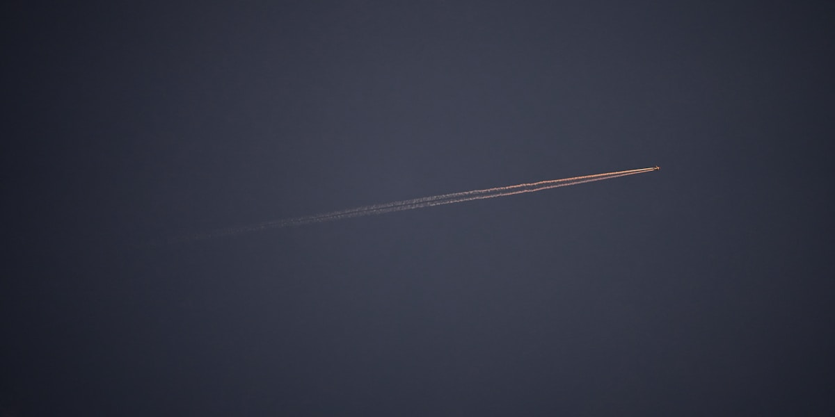 A Bored Pilot Just Drew a Giant Message in the Sky!