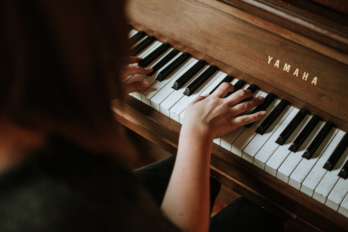 This Amazing Teenager Just Passed a Top Piano Exam Using Only One Hand!