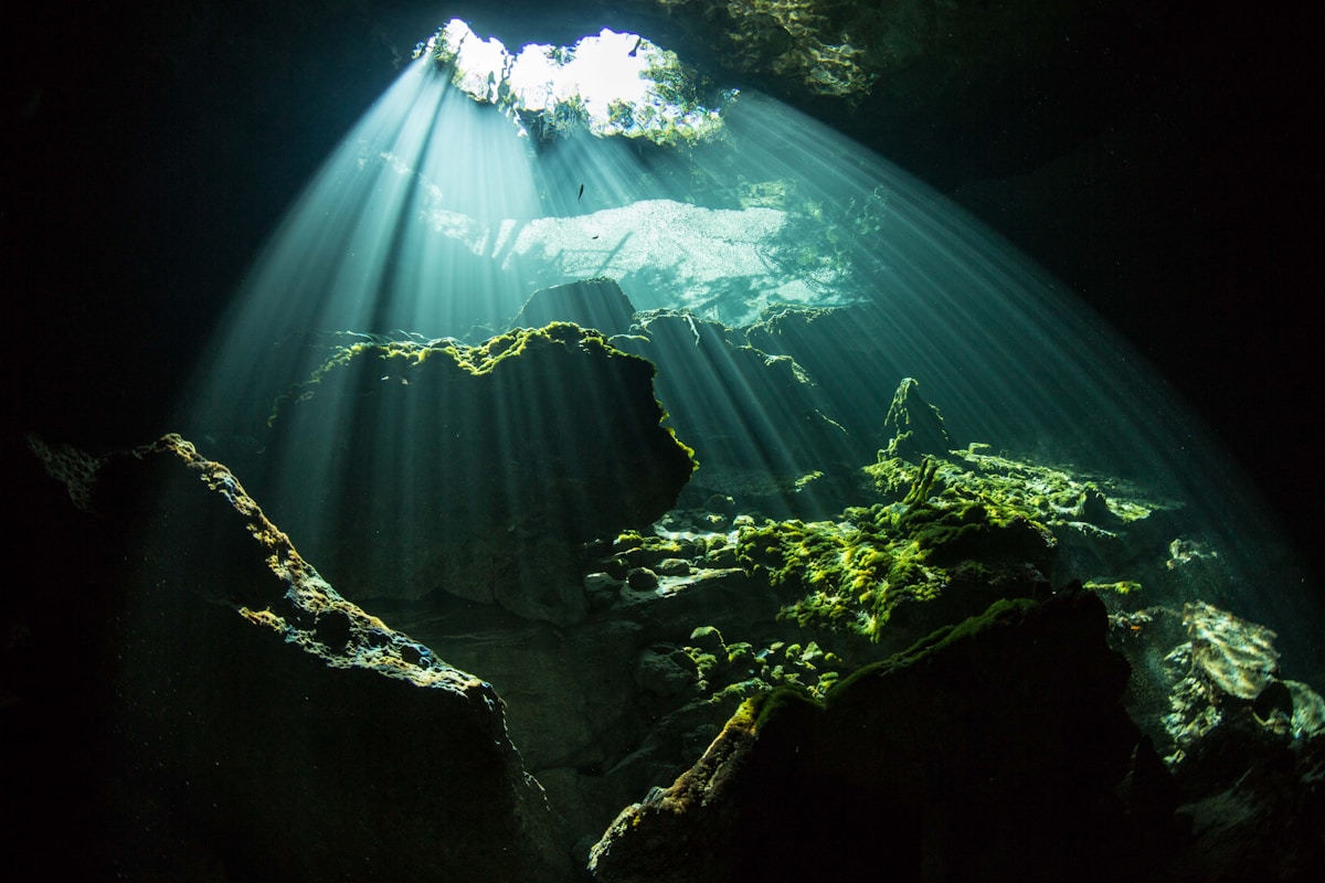 Deep Underwater Caves Hold the Clues to Australia's Lost Giants!