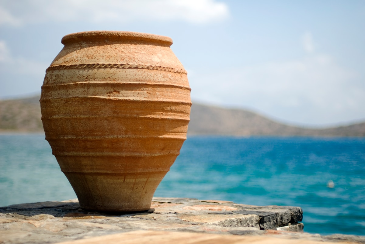 A Tiny 400-Year-Old Mystery Pot Just Popped Out of the Florida Dirt!