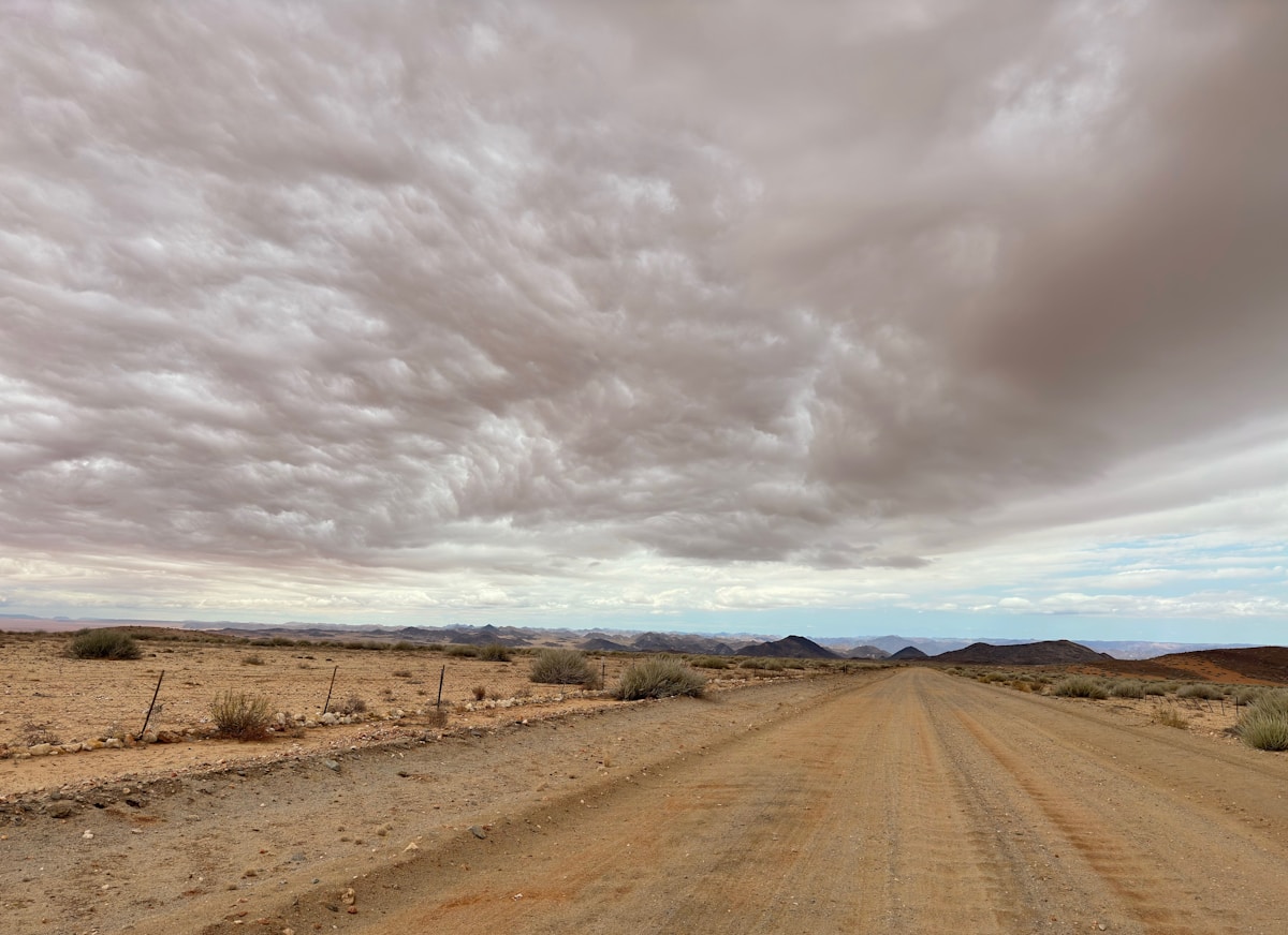 Ghost Rain is Falling in the Desert and Vanishing in Mid-Air!