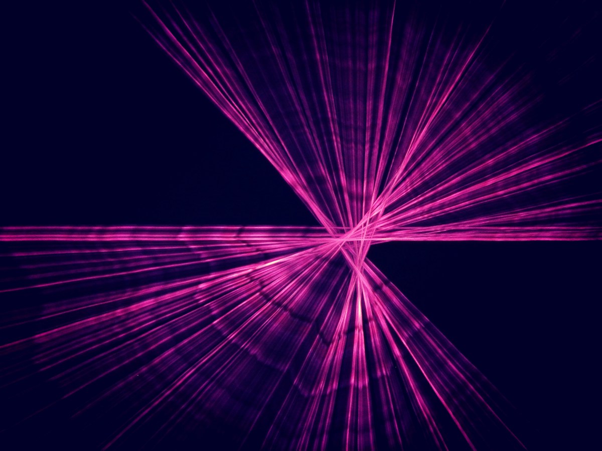 A Tiny Laser Curveball Has Been Discovered Inside Quantum Computers!