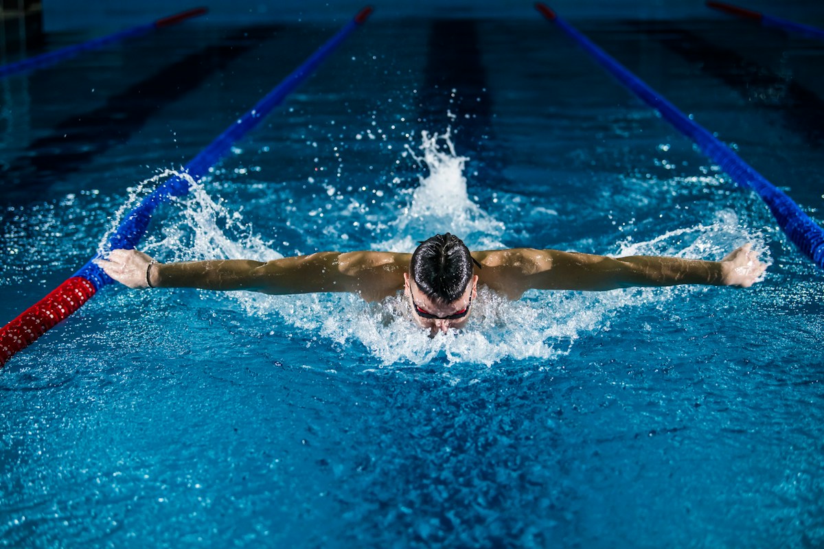 A Thirteen-Year-Old Swimmer Just Smashed a Giant Record!