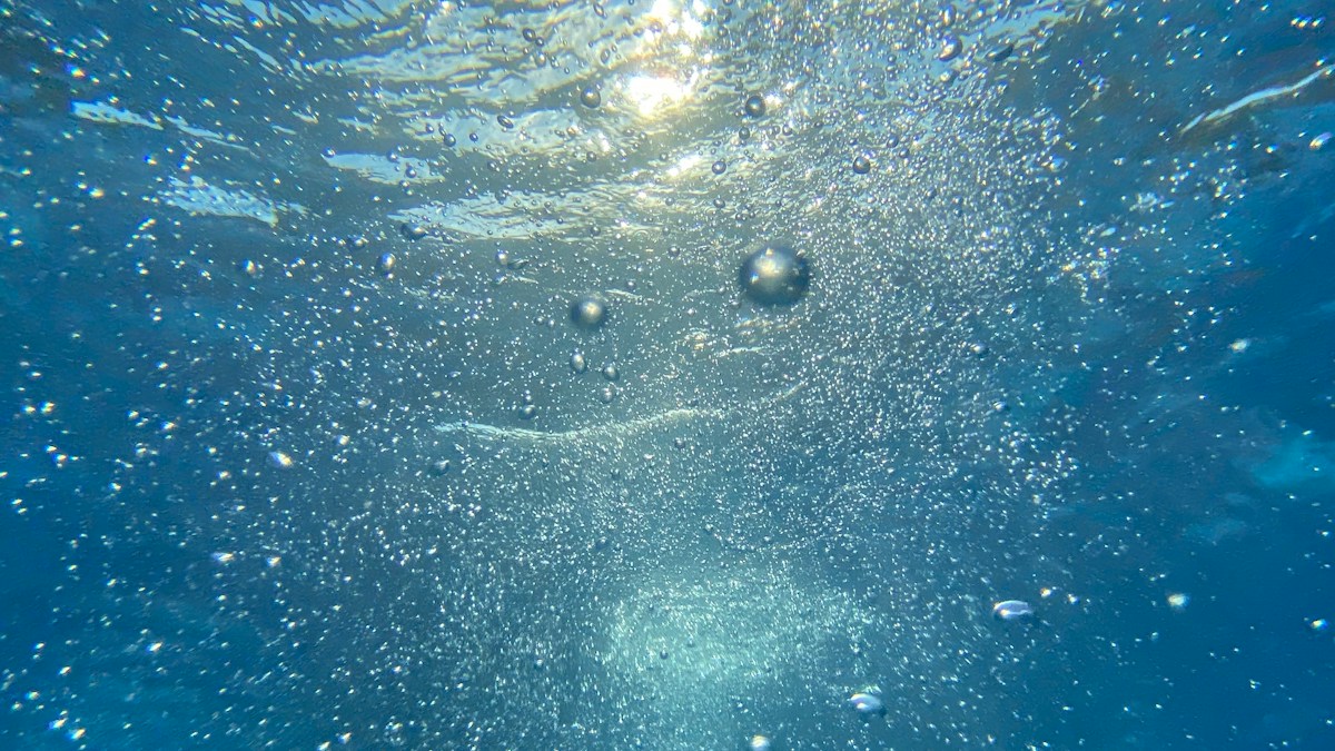 Sunlight and Water Just Teamed Up to Make Clean Super-Fuel!